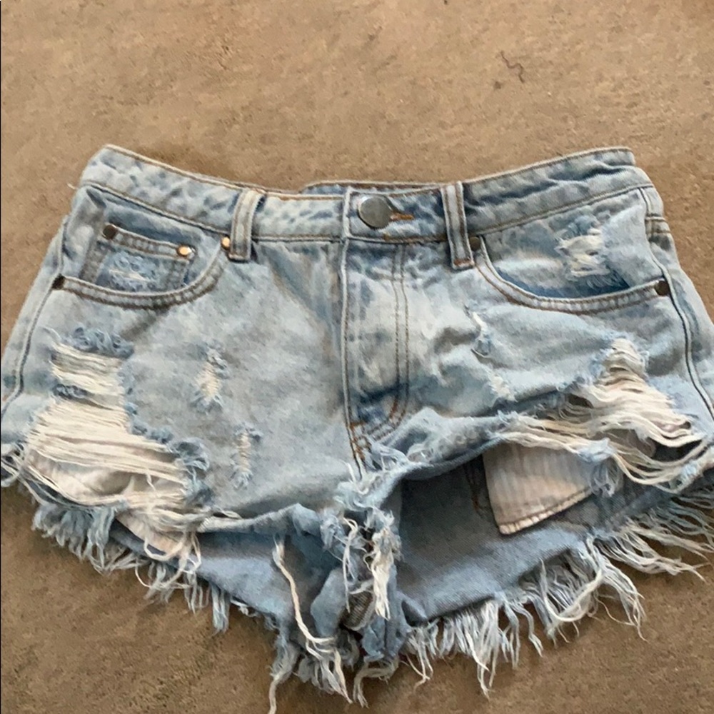 Distressed light wash shorts